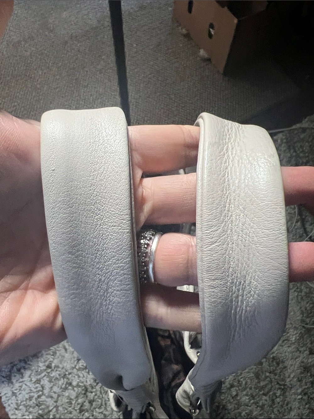 B Makowsky Classic Leather Shoulder Bag - White - Picture 5 of 5